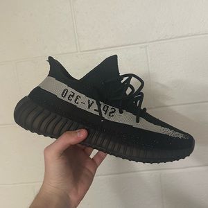 Yeezy Boost 350 v2 Oreo size 9.5 black white used GREAT CONDITION